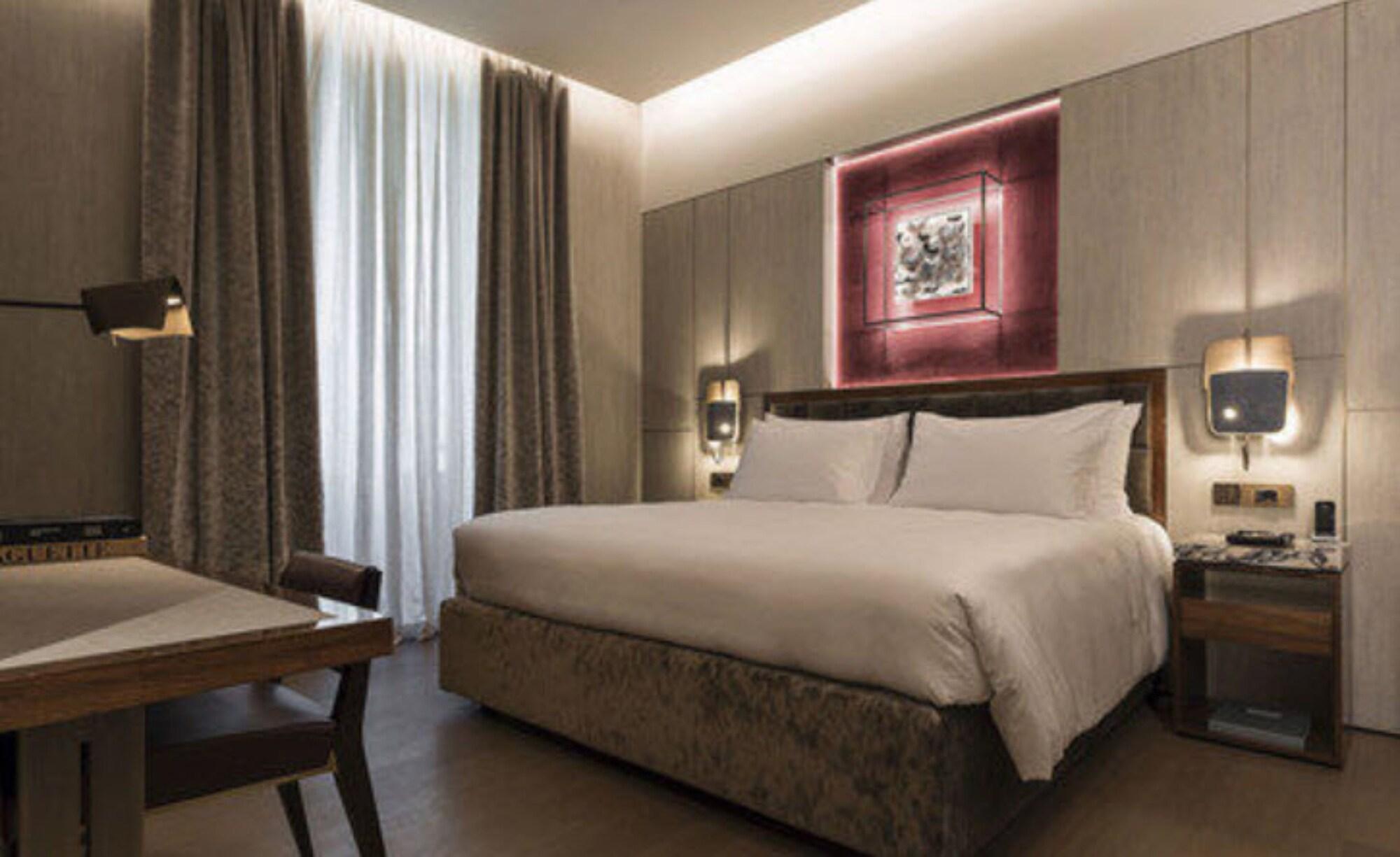 Fendi Private Suites - Small Luxury Hotels Of The World Rome Bagian luar foto